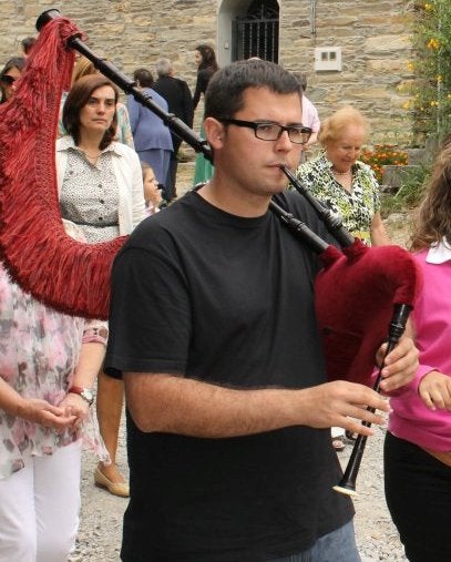 Diego Bello, profesor del Conservatorio Peñacorada, obtiene el premio 'Música Tradicional, Joven Valor y Trayectoria'