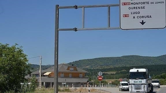 En Marea apuesta por convertir la Ponferrada-Ourense en una vía rápida y rechaza la A-76