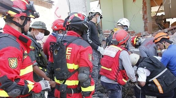 Héroes con corazón de León