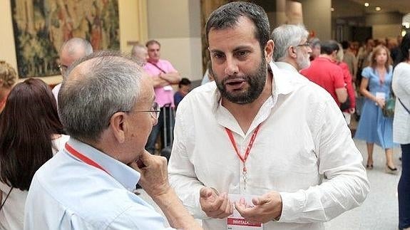 El PSOE autonómico evita la polémica y deja en manos de Ferraz la salida de García del Banco