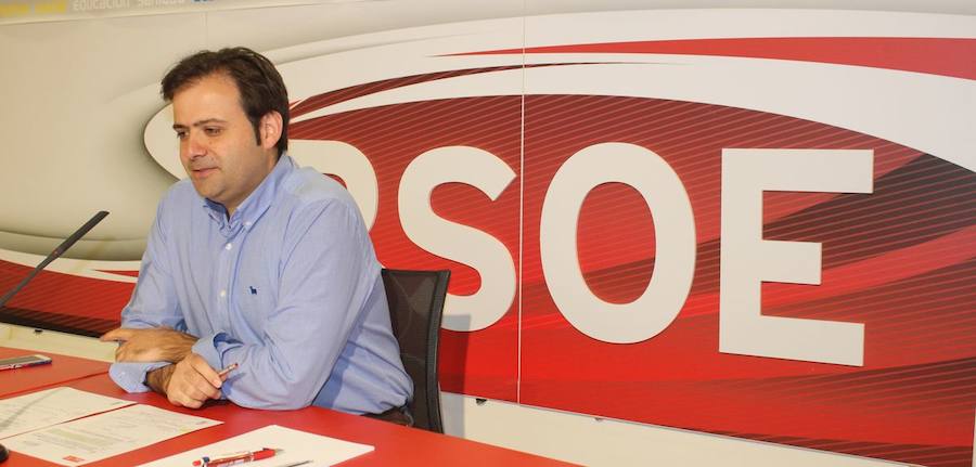 Los socialistas piden la comparecencia de Sáez Aguado para que explique el caso de los contratos ilegales en el Hospital de León