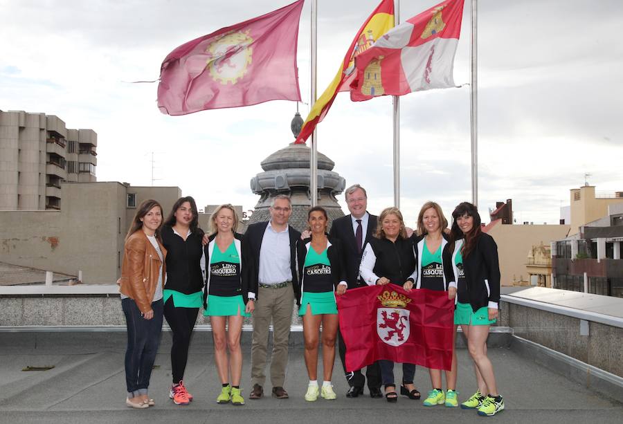 El alcalde felicita al equipo femenino de pádel ‘Lino Casquero’ por su ascenso en la Liga Autonómica