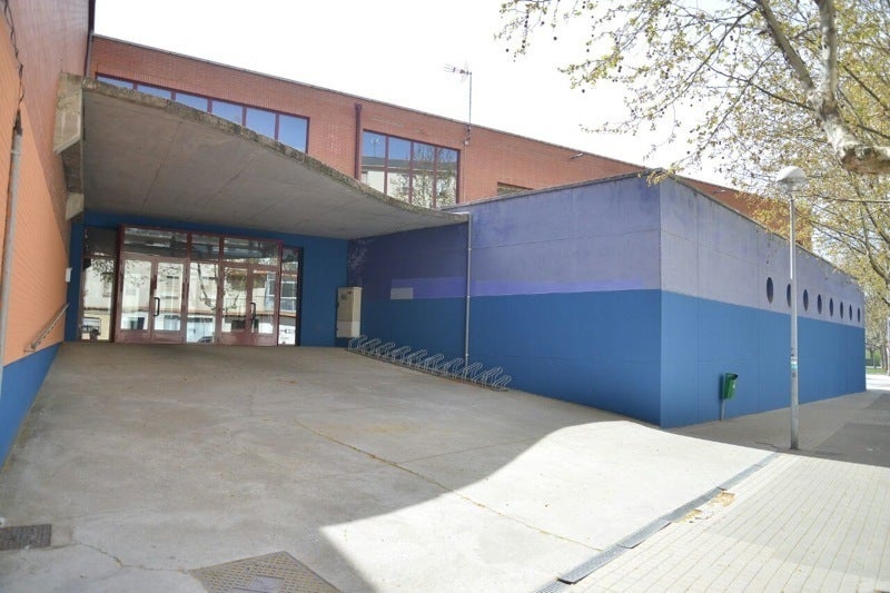 Ponferrada adjudica Deportes y Contratas el contrato de servicios para abrir en la primera semana de junio las piscinas del campus