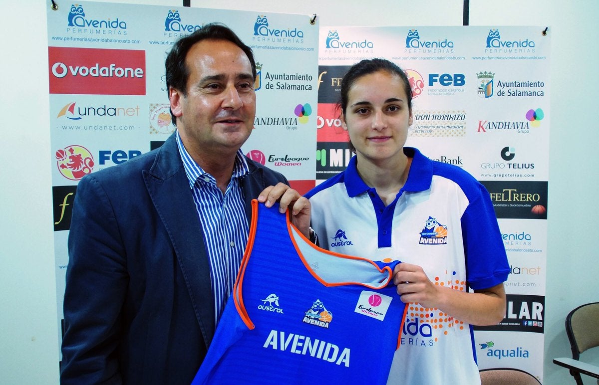 Salvadores ya viste de azul