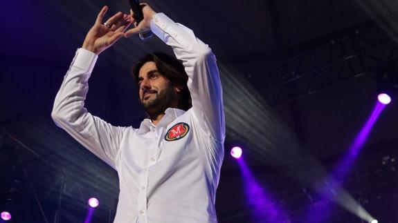 Melendi hace vibrar a sus «paisanos»