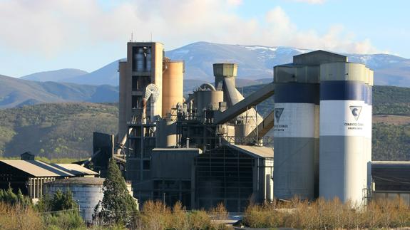 La fábrica de Cementos Cosmos en Toral de los Vados celebra un año sin accidentes