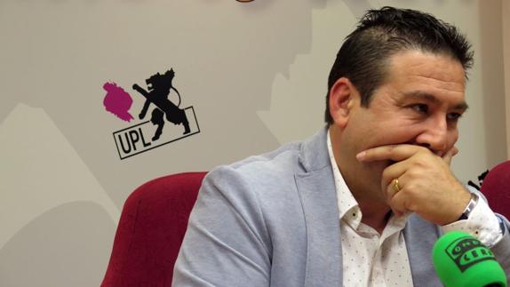 Santos saca pecho de la labor de UPL en las Cortes, al tiempo que afirma que el PP «es como un niño pequeño, que aprende poco a poco»