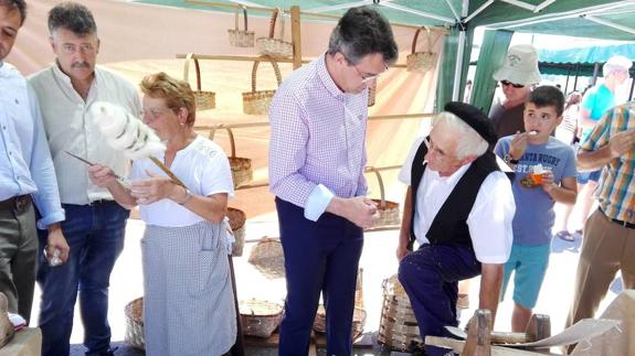 Murias de Paredes celebra su XI Feria de Artesanía y Oficios Tradicionales