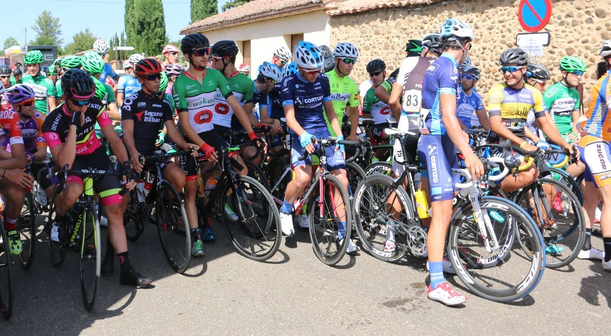 Gradefes asiste al arranque de la Vuelta a León