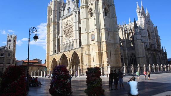 El verano avanza con un aumento del 15% de los turistas en León respecto al año anterior