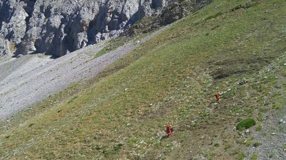 Fallece un montañero de 73 años despeñado en Peña Ubiña