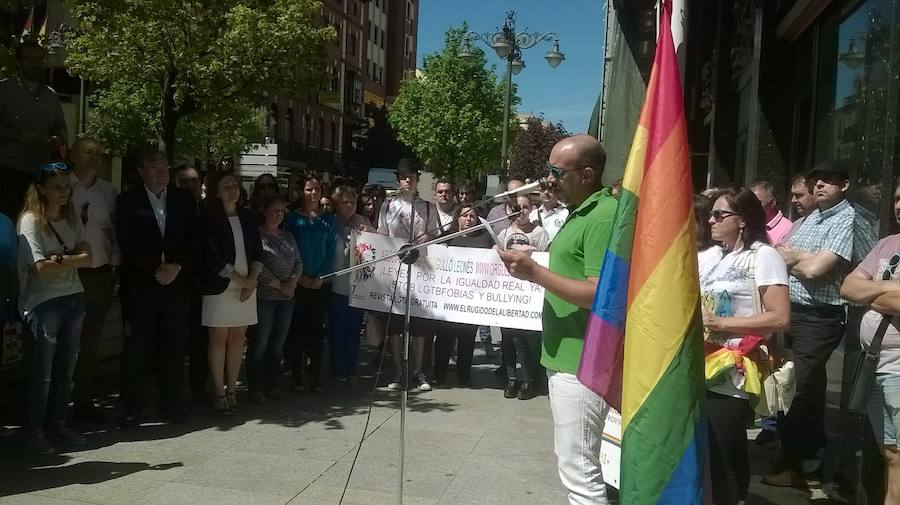 Ciudadanos quiere revindicar los derechos de todos a través de banderas en la calles leonesas