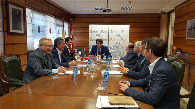 La Asociación Autovía León-Bragança se entrevista con Suárez-Quiñones para insistir en la importancia de la vía rápida para León