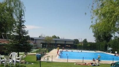 El PSOE pregunta «si no hubo socorristas en las piscinas» o si estaban «sin contrato durante seis semanas»