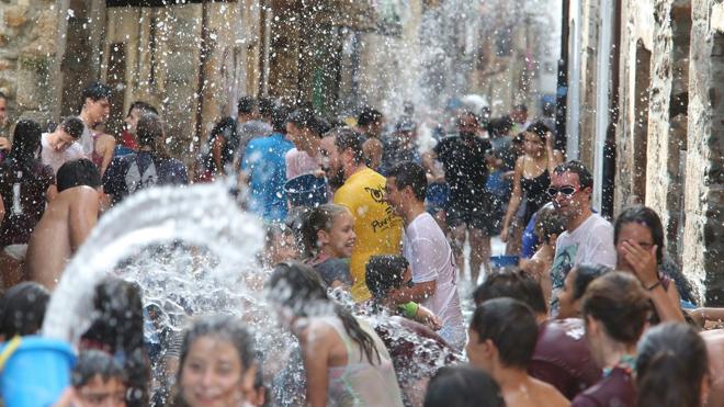 El agua reina en Molinaseca