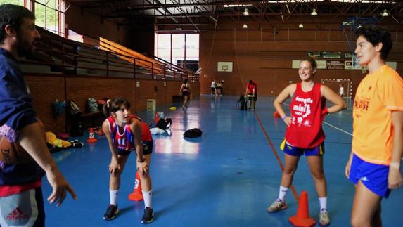 Agustinos Eras da un paso más y apuesta por las chicas con un equipo en Primera Nacional