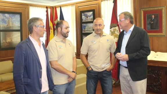 Apoyo a los leoneses que lucharán por revalidar el Campeonato del Mundo de Pesca