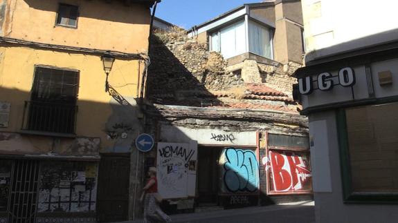 León 'rescata' uno de los cubos 'olvidados' de la muralla de la ciudad