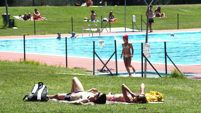 Las piscinas municipales registran un 11 por ciento más de usuarios que en 2015
