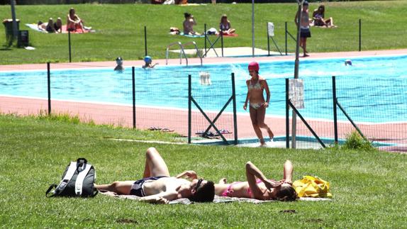 Las piscinas municipales registran un 11 por ciento más de usuarios que en 2015