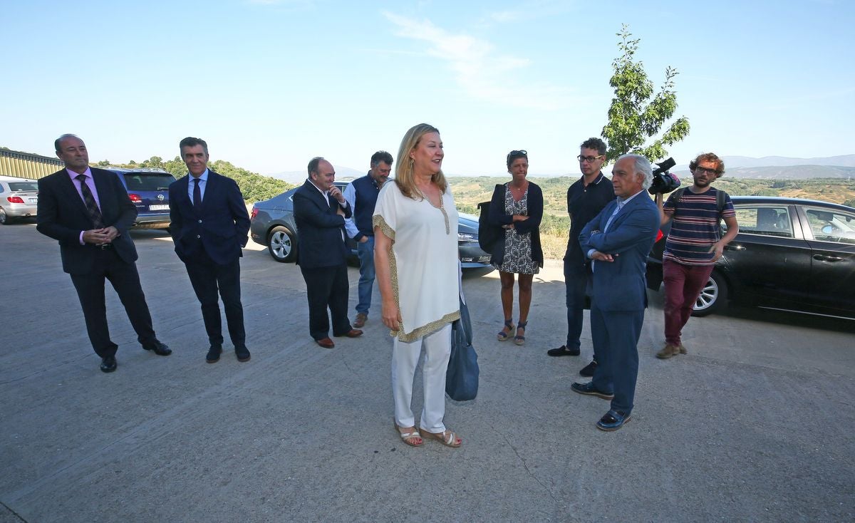 Del Olmo garantiza que en las próximas semanas se liberarán tres millones para la estación de Leitariegos