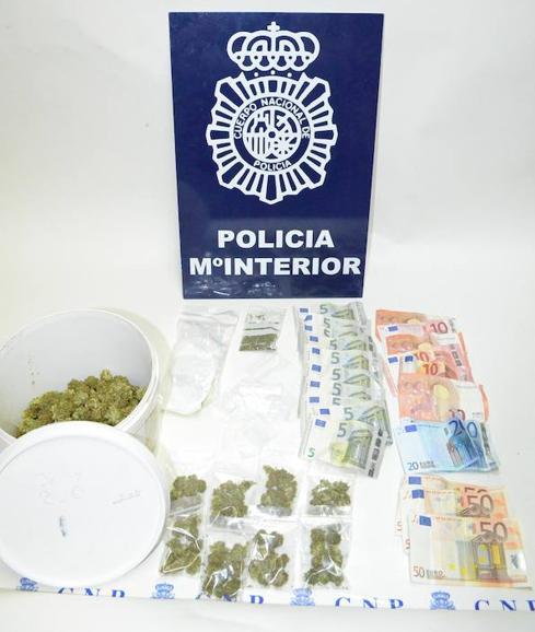 La Policía Nacional desmantela un punto negro de venta de marihuana en el barrio San Mamés