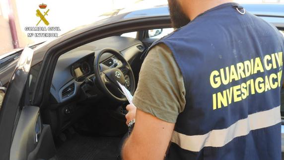 La Guardia Civil investiga a dos personas por manipulación del kilometraje de vehículos de ocasión