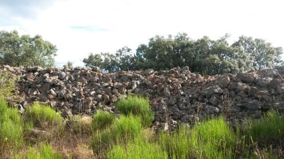 Localizan restos de una muralla y de una construcción habitable del siglo I a.C. en los montes Aquilianos