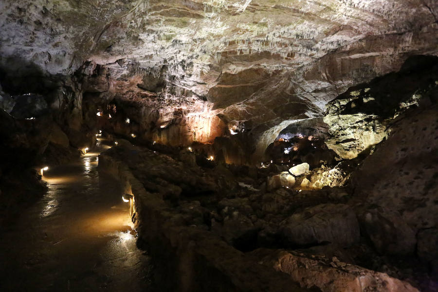 La Cueva de Valporquero acoge, por primera vez, un concierto coral en la Gran Rotonda