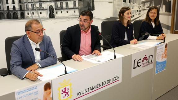 León celebra la Semana de la Lactancia Materna con una conferencia sobre las necesidades de los niños