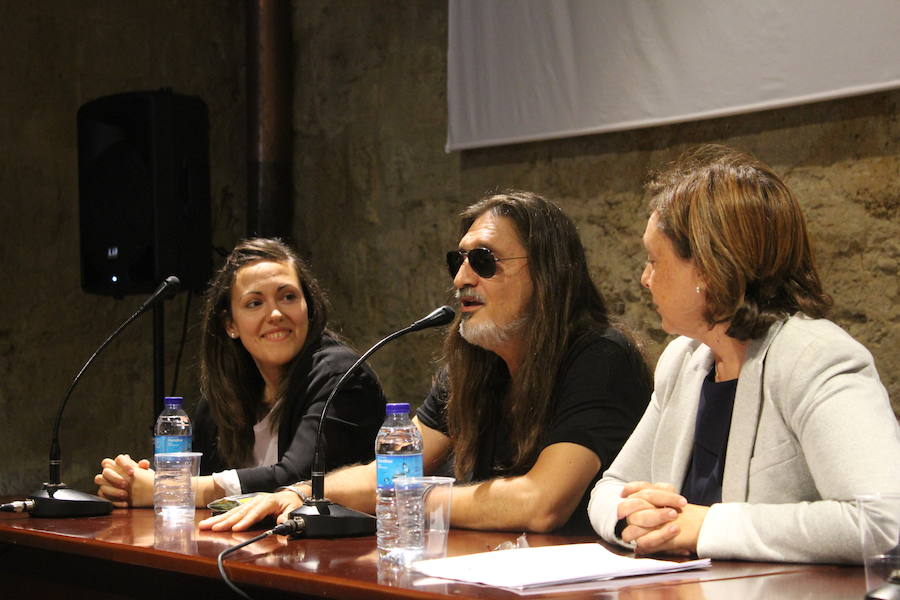 Las personas mayores celebran su día en un acto de homenaje en el Palacio Conde Luna