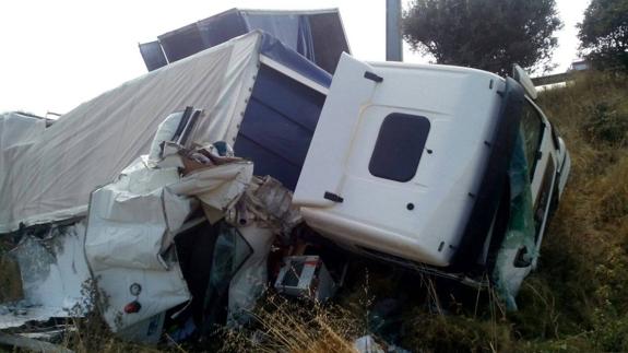 Dos operarios del Ministerio de Fomento fallecen en la autovía A-6 arrollados por un camión