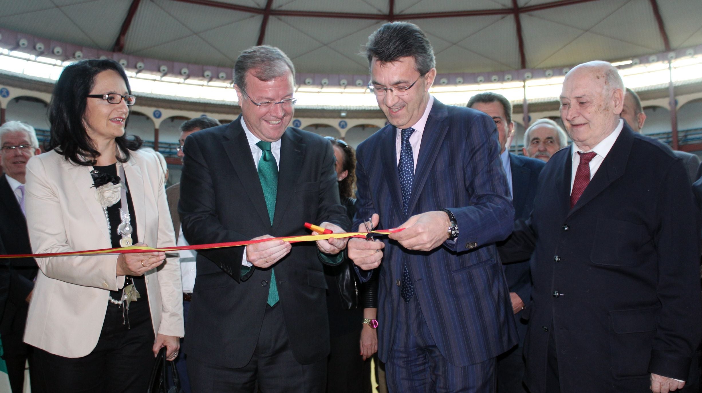 La Diputación inaugura la XXIII edición de la Feria de los Productos de León en la Plaza de Toros