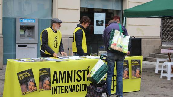 'I welcome' pide firmas en Botines para cambiar la política sobre refugiados en España