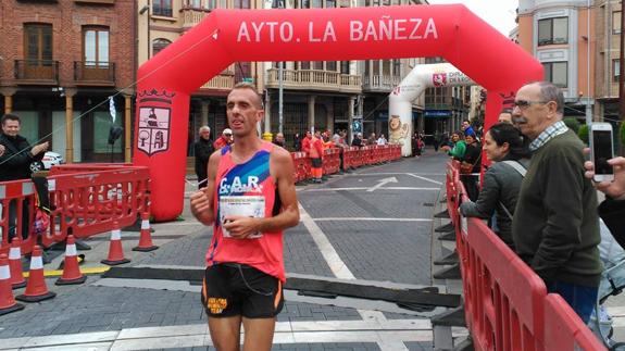 Sergio Sánchez gana la Media Maratón de La Bañeza