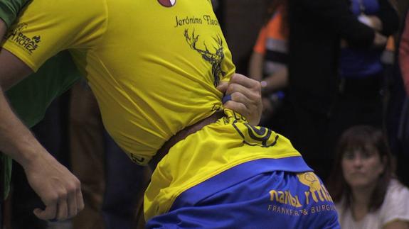 Las hebillas plateadas más preciadas de la lucha leonesa