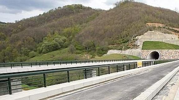 Europa admite la denuncia de las entidades locales leonesas por los daños de las obras en Campomanes