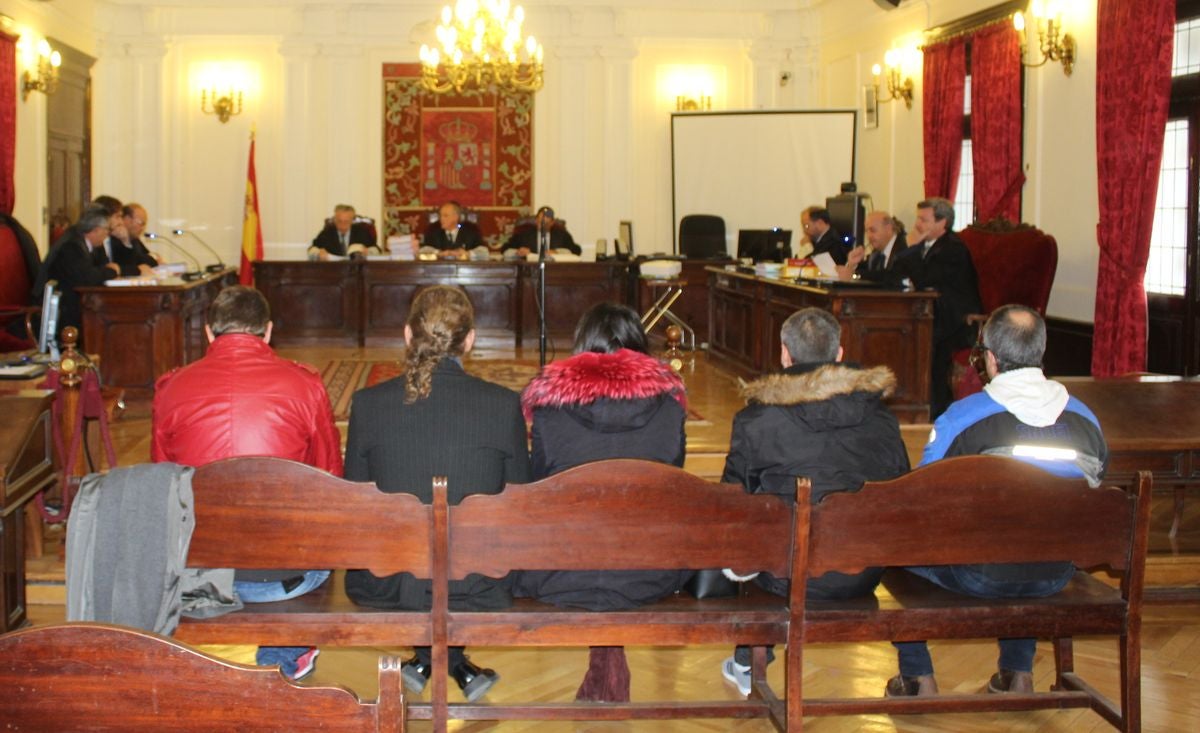 Los miembros de una banda de tráfico de drogas pactan conmutar la cárcel por su rehabilitación