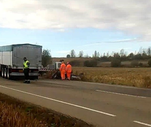 Una persona herida en una colisión entre un turismo y un camión en Vegas del Condado