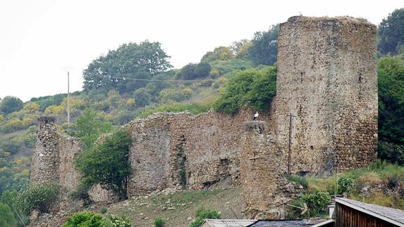 UPL urge a la Junta conocer sus intenciones para la conservación del castillo de Benal en Riello