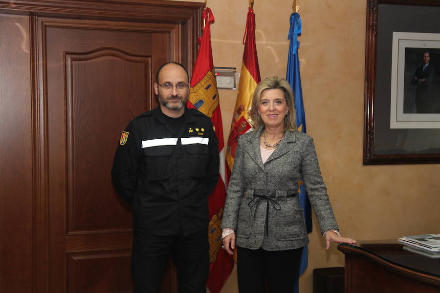 La delegada del Gobierno en Castilla y León recibe al nuevo teniente coronel jefe de la UME