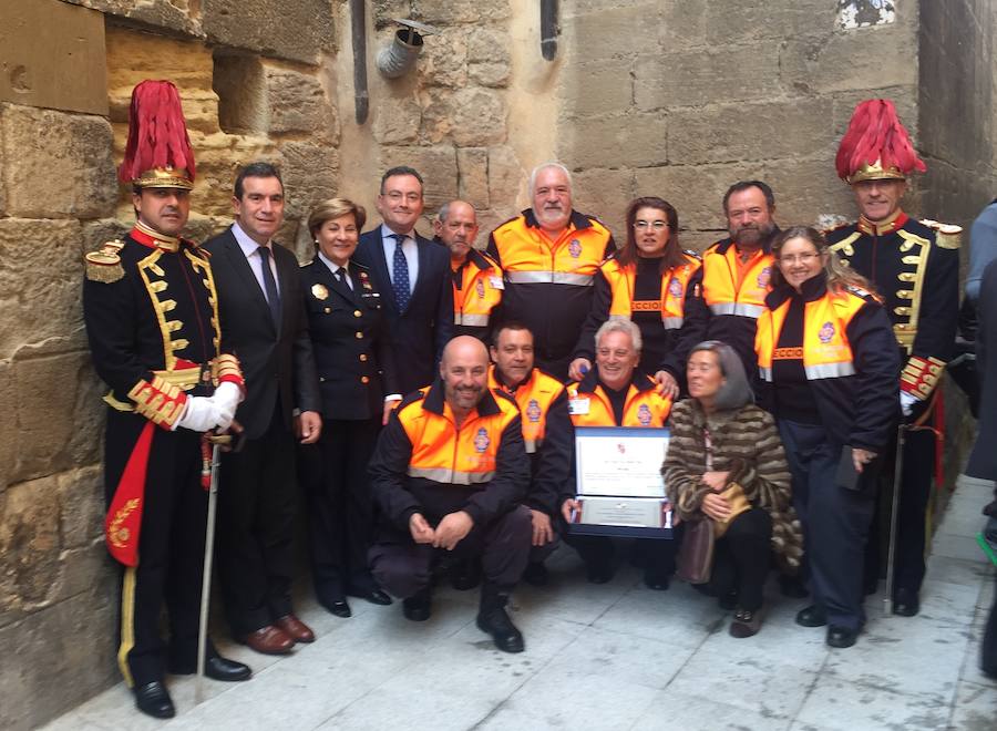 Protección Civil premia con la medalla de Oro al vecino de León que ayudó a los dos policías locales agredidos