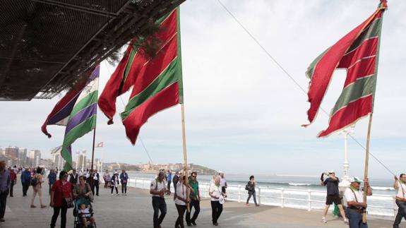 Los pendones de León, en La Coruña