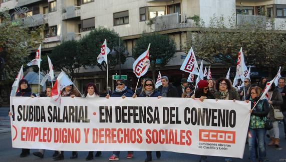 Los trabajadores leoneses de los contact center cuelgan los cascos