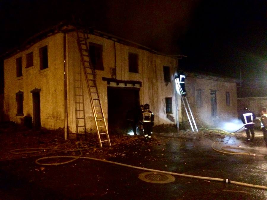 Un incendio en una vivienda de Valporquero de Rueda obliga a intervenir a los bomberos de León