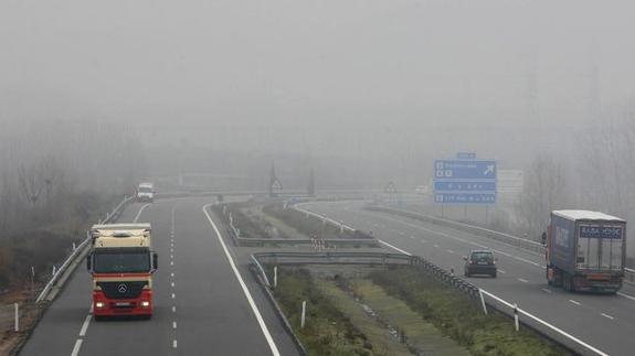 La niebla complica la circulación en Mansilla de las Mulas y Villafranca del Bierzo