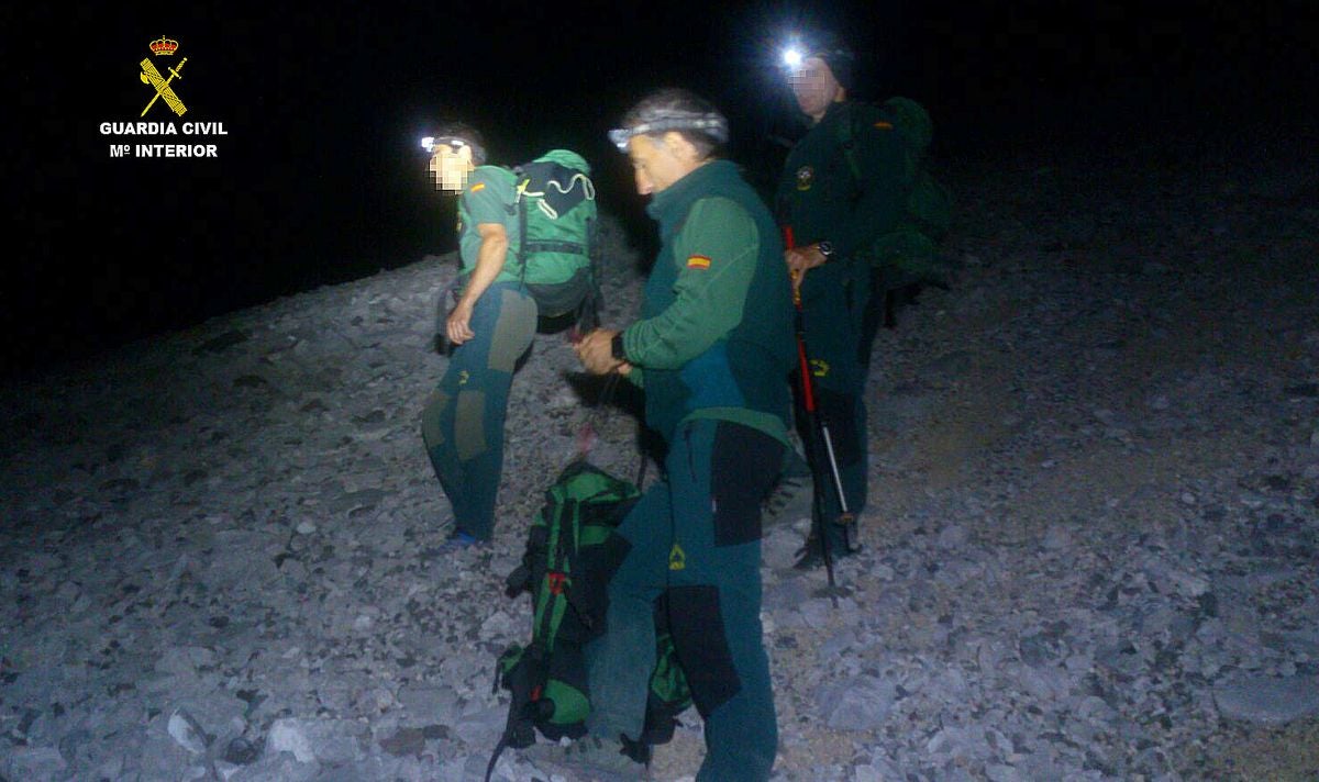 La Guardia Civil auxilia a 14 senderistas en la cara sur del Pico Susarón de Puebla de Lillo