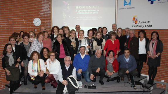 El Área de salud del Bierzo homenajea a los 39 trabajadores jubilados