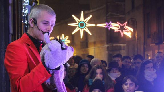 El XIII Festival 'León Vive la Magia' da el pistoletazo de salida y embriaga a la provincia de ilusión