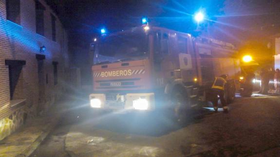 Un incendio de madrugada siembra la tensión en Villaseca de la Sobarriba